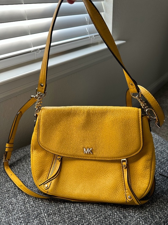 Michael Kors Handbags - Michael Kors Evie Medium Shoulder Crossbody Bag